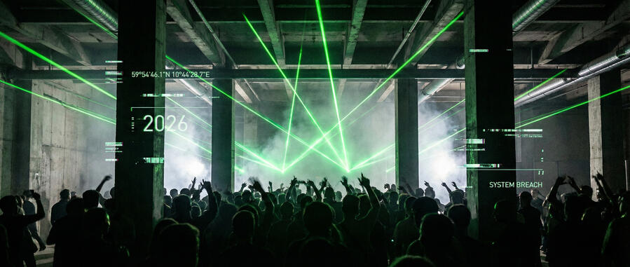 pacco-tour-2026-official-banner-accesso-segreto.jpg Official Atmosphere Banner for Pacco Tour 2026 Hub. Underground event aesthetic with electric green lasers, symbolizing secret access to exclusive live dates and locations.